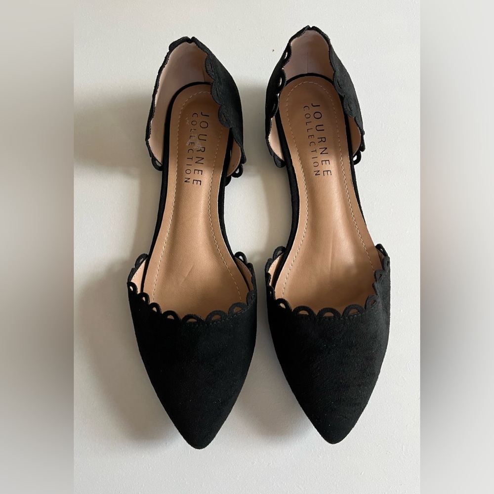 Like new Journee Collection Womens black Jezlin Slip-on Pointed Toe Ballet Flats